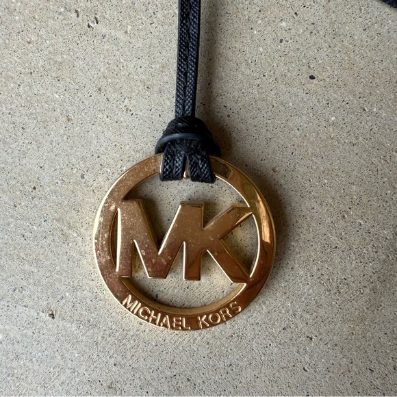 Michael Kors gold and black leather hang tag - Picture 6 of 6
